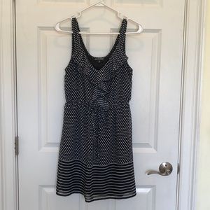 Sleeveless black and white dress
